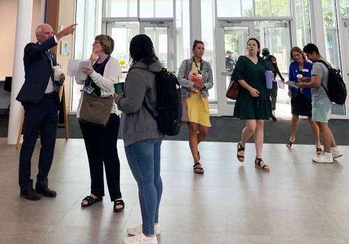 SCC President Paul Illich helps students on the Lincoln Campus on the first day of classes. 