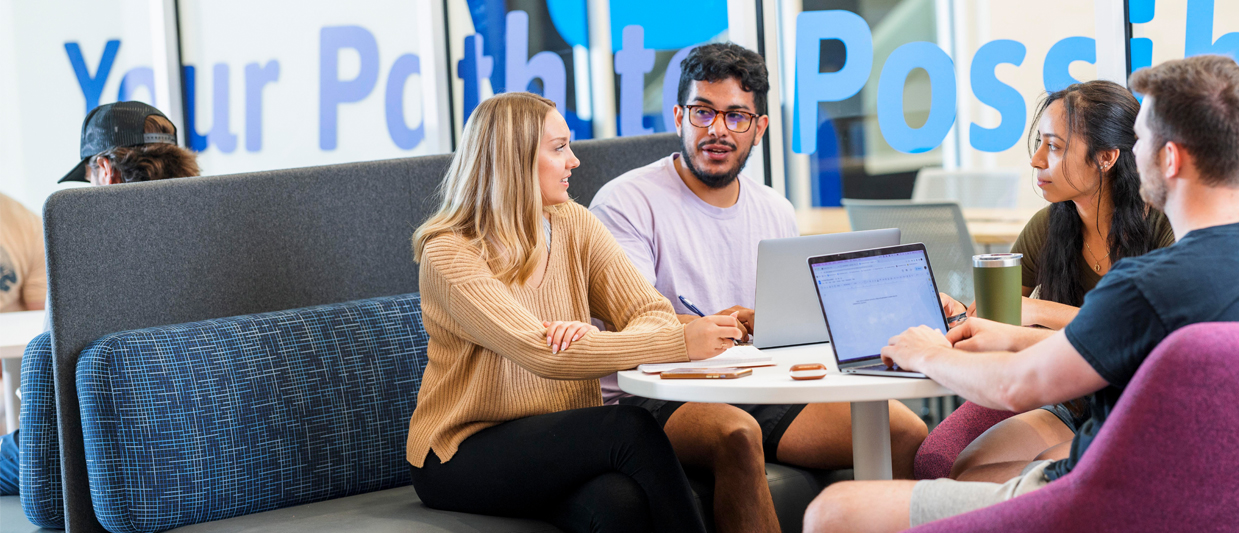 SCC students collaborate on the Lincoln Campus